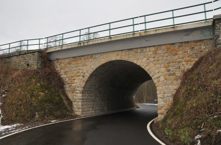Další opravené úseky krajských silnic ocení řidiči ve Zdislavě a v Jablonném v Podještědí